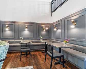 Iris Inn and Cabins - Waynesboro