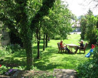 4-bed apartment No. 1 - Gasthaus Weiler - Meerfeld - Innenhof