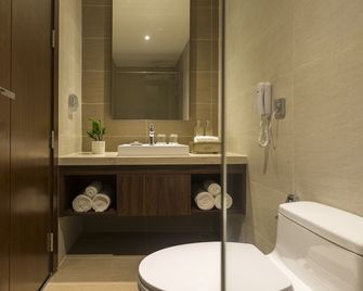 Maximilan Danang Beach Hotel - Da Nang