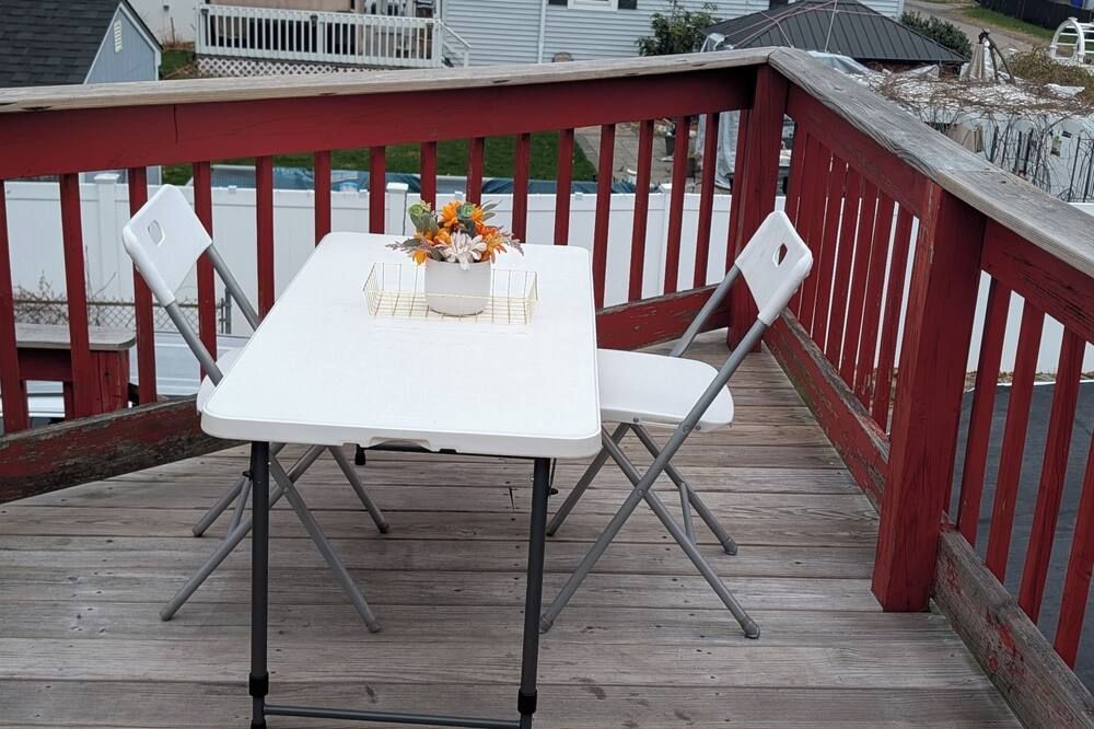 Private, Spacious & Comfy 1 bedroom Entire Suite With Separate Entry & Free Parking