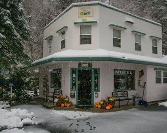 Outside Inn - Nevada City - Building