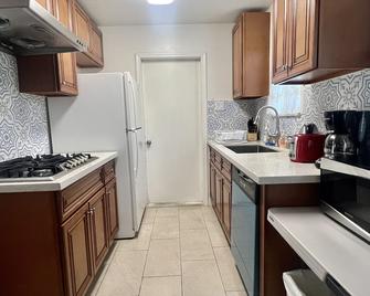 mini-single house huge private yard - El Monte - Kitchen