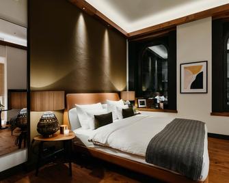 Do & Co Hotel München - Munich - Bedroom