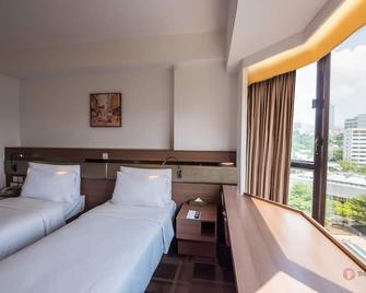 Travelodge Kowloon - Hong Kong - Bedroom