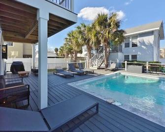 Casual Beach Getaway - Pool - Short Walk to Beach - Jacksonville Beach - Pool
