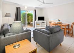 Arlia Sands Apartments - Hervey Bay - Living room