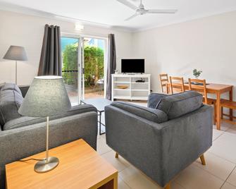 Arlia Sands Apartments - Hervey Bay - Living room
