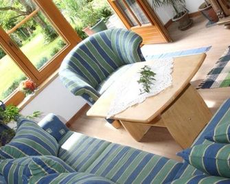 Ferienwohnungen Sunshine Stumm - Stumm - Living room