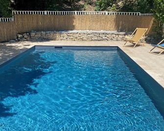 Large family home with swimming pool in the heart of Drôme provençale - Mirmande - Басейн