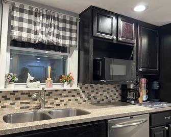 3 bedroom house in brilliant Boothwyn with WiFi, AC - Boothwyn - Kuchnia