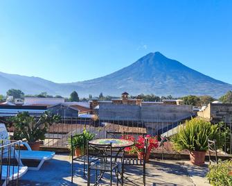 Hotel Casa Rustica By Ahs - אנטיגואה גוואטמלה - מרפסת