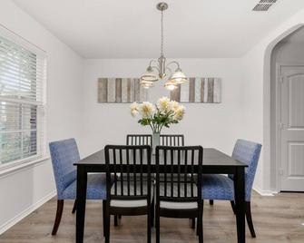 Spacious 5 Bedroom-Seaworld/Lackland Family Retreat - San Antonio