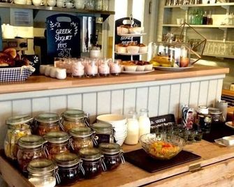 The Beach House - Chichester - Buffet