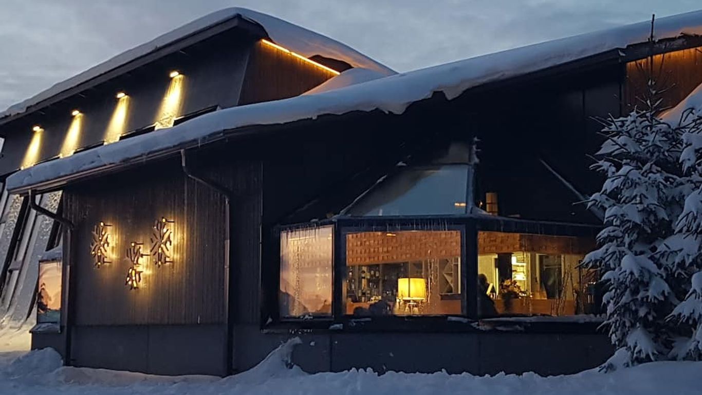 Santa's Igloos Arctic Circle