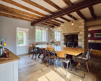 Domaine De La Coutardiere - Saint-Hilaire-la-Forêt - Dining room