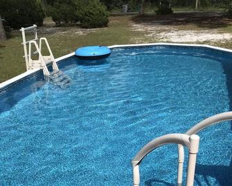 Special 99 night July 14-19. Very comfortable! Private pool close to Beach! - Gulf Breeze - Pool