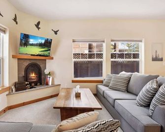Sunny Woods Acres - Tahoe Vista - Salon