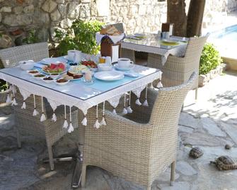 Nazar Hotel - Selçuk - Patio