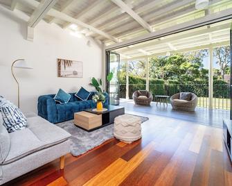 Stylish 6br Strathfield House Tennis & Fun Games - Sydney - Phòng khách