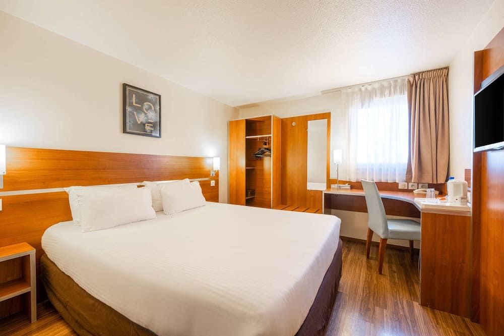 Comfort Hotel Aeroport Lyon St Exupery thumbnail 3