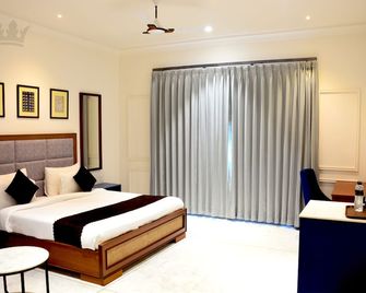 Sita Royal Lakside Chalet - Udaipur - Bedroom