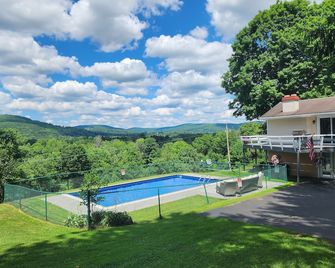 Vacation on the river 5 minutes to All Star Village 25 minutes to Cooperstown - Oneonta - Zwembad