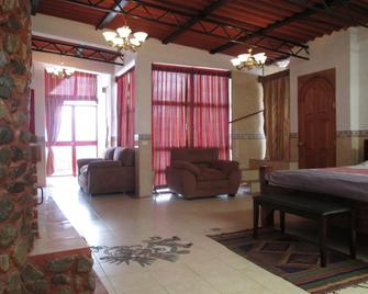 Hotel Nuestro Sueno - San Antonio Palopó - Living room