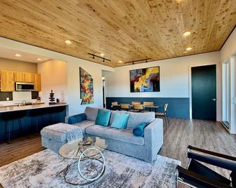 The Cove at Port Orford: Gray Whale Suite - Port Orford - Sala de estar