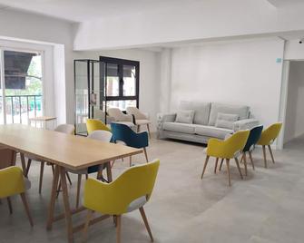 Madvibes Hostel Gran VÍa - Madrid - Essbereich