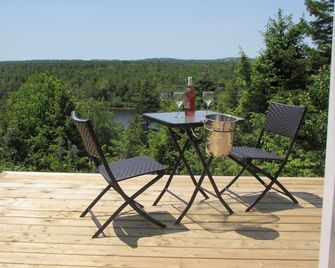 The Eagle's Landing on Minamkeak Lake - A Serene Escape - Bridgewater - Patio