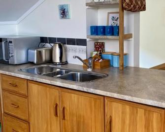 Fantail Hill - Thames - Kitchen