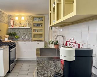 Boutique Historic Stay • Best Downtown Location - Savannah - Kitchen