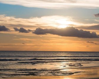 Big Brother Surf Inn - North Kuta - Playa