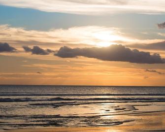 Taman Nauli Boutique Rooms - North Kuta - Beach