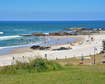 Mainsail 10 17 Owen Street - Port Macquarie - Beach