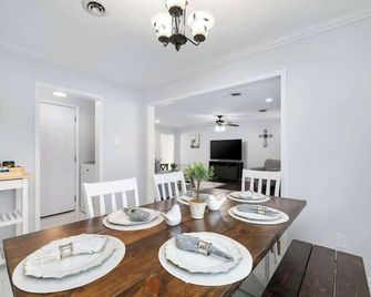 The Nest-Cozy 4BR in the heart of town w/ fire pit - Форт-Сміт - Їдальня