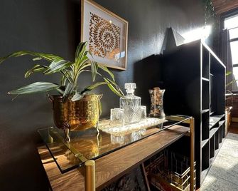 Downtown: River Views & Vintage Vibes - Détroit