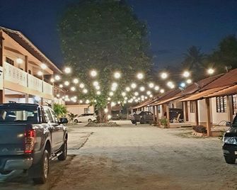 Nks Chalet - Kuala Besut - Gebouw