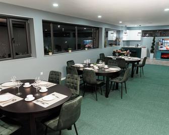 Luxury Villa Corner Garden WiFi, AC, Pool, 4 bedrooms in Bostanlik, Uzbekistan - Gazalkent - Restaurant