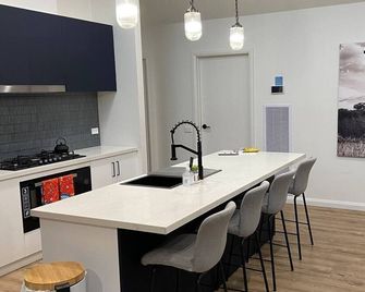 Modern 4 bedroom house -5 minutes to Bendigo cbd - Golden Square - Kitchen