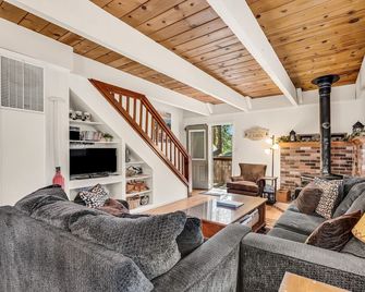 Cozy Mountain Hideaway 3 Bedroom Home by RedAwning - Incline Village - Huiskamer