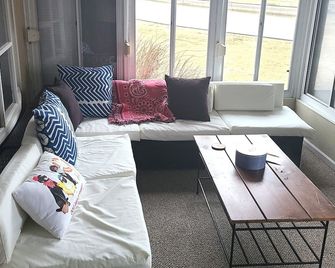 Riverside Retreat on the Au Gres River – Your Perfect Getaway! - Au Gres - Sala de estar