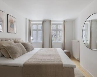 Sanders Main - Popular Two-Bedroom Duplex Apartment Next to Magical Nyhavn - Copenhagen - Bedroom