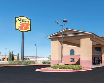 Super 8 by Wyndham Abilene South - Abilene - Edificio
