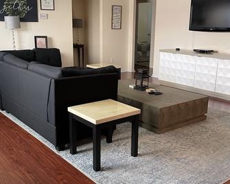 Simple Elegance 3bedroom 2bath - Rosenberg - Living room