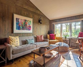 Meadow Top Cottage: Countryside Cottage on 72 Acres - New Marlborough - Sala de estar