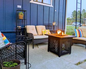 4 Elements House:central, Views-Every Rm - Mount Shasta - Patio