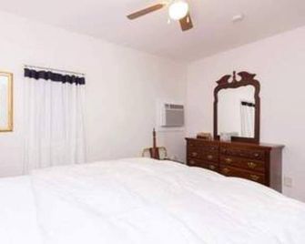 River Cottage , Bed and Breakfast - Palatka - Bedroom