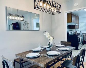 205-Central Cozy 3B1b home in San Mateo/garage parking - San Mateo - Dining room