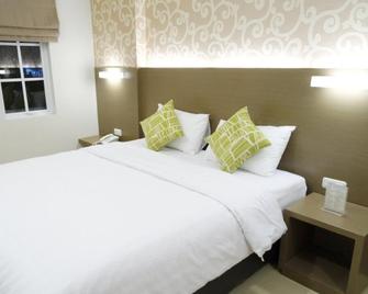 Yokotel Hotel - Bandung - Bedroom